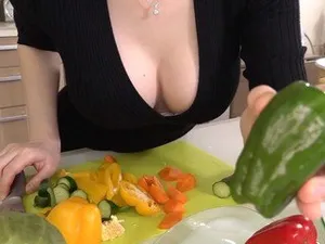 Tình cờ thấy quản lý nữ trên dịch vụ gái gọi, thanh niên đặt thử nào ngờ gặp thật