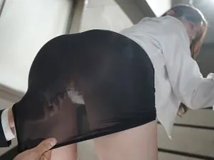 Má kế địt với cậu con trai bất chấp đang học với cô gia sư